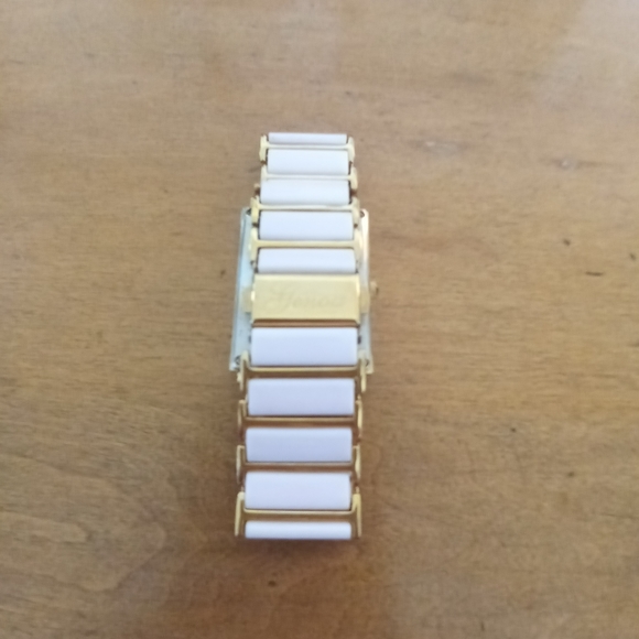 Pale pink ceramic watch - Picture 8 of 9